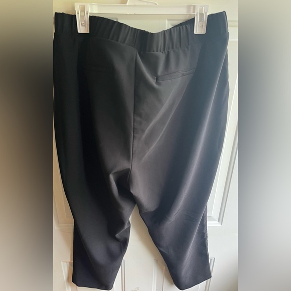 Torrid Womens Plus Size Black Pull-On Hi-Rise Relaxed Taper Pant 2X Short - Picture 3 of 7